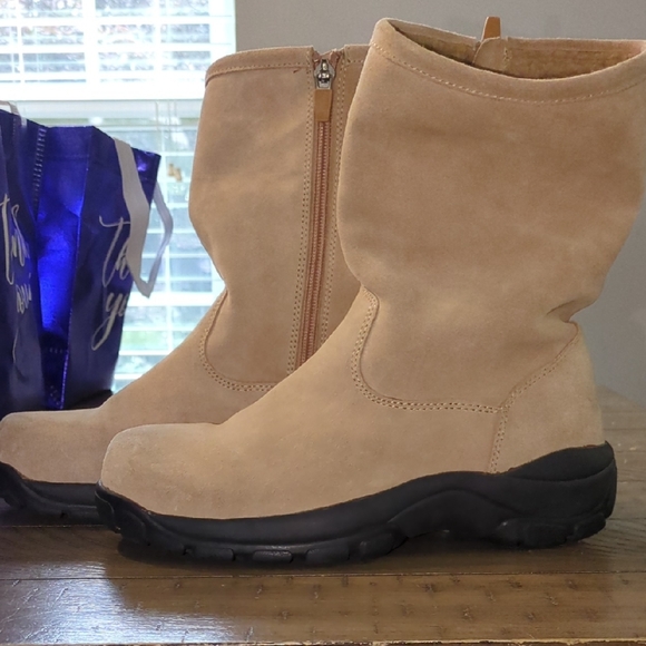 Cabela's Tan Winter & Rain Boots - Picture 4 of 6